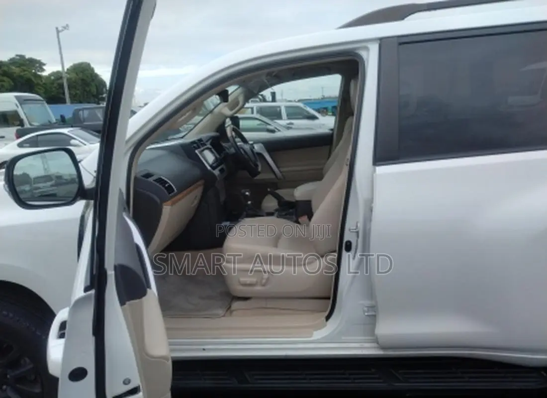 Toyota Land Cruiser Prado 2.8 2022 White
