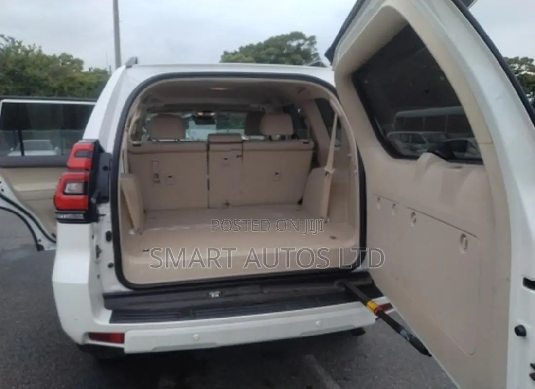 Toyota Land Cruiser Prado 2.8 2022 White