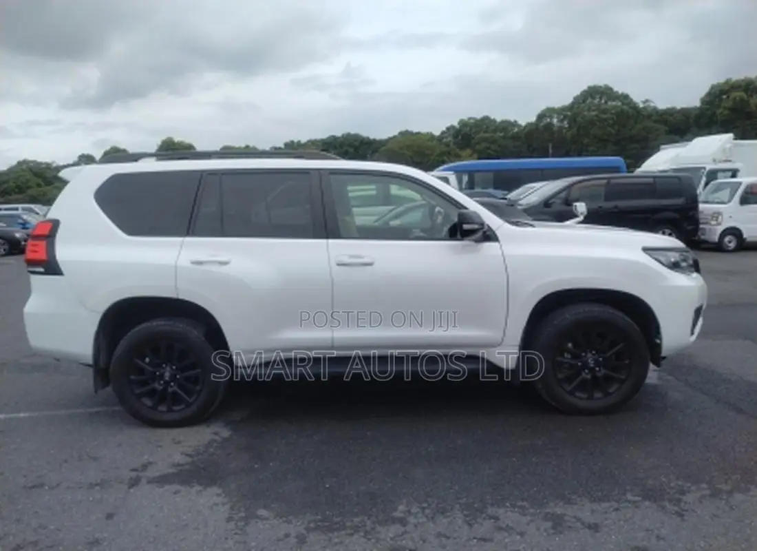 Toyota Land Cruiser Prado 2.8 2022 White