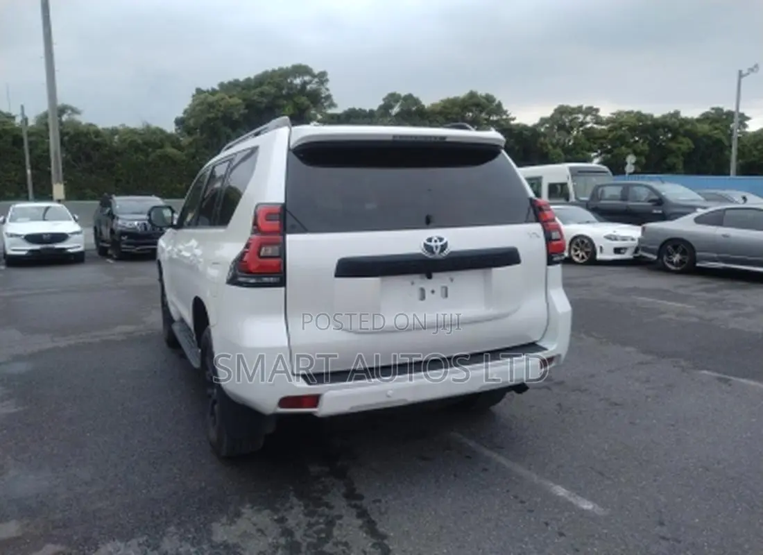 Toyota Land Cruiser Prado 2.8 2022 White