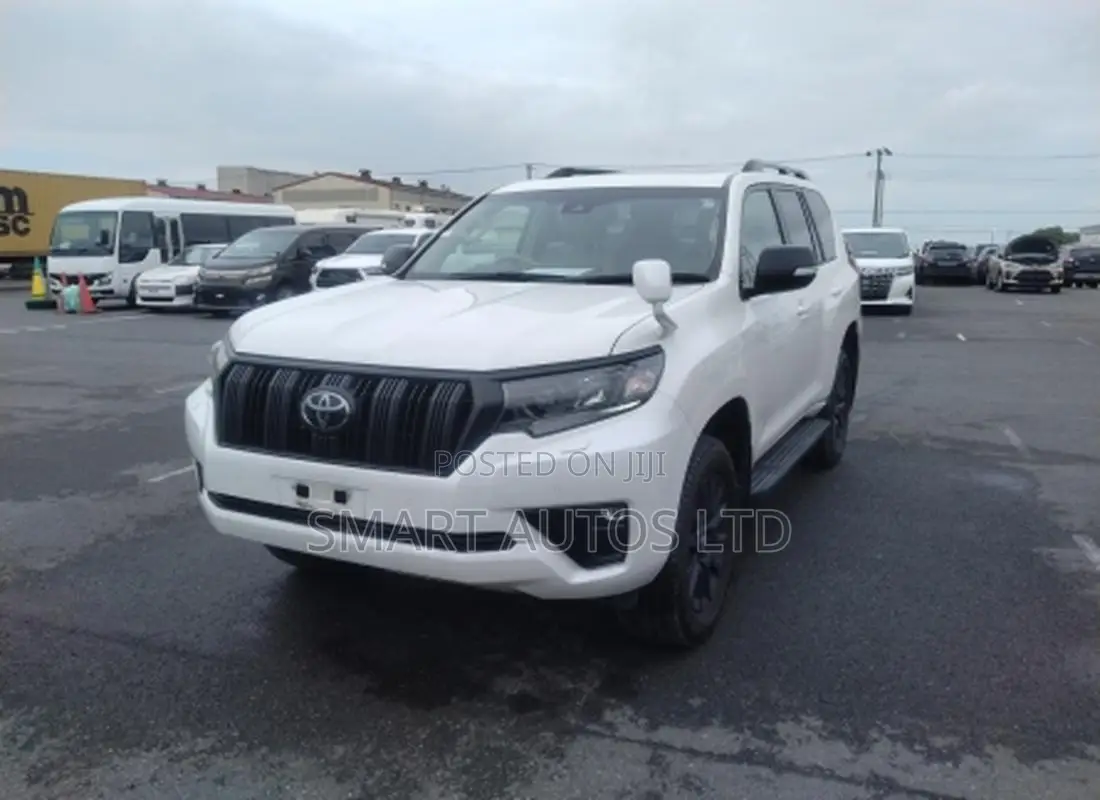 Toyota Land Cruiser Prado 2.8 2022 White