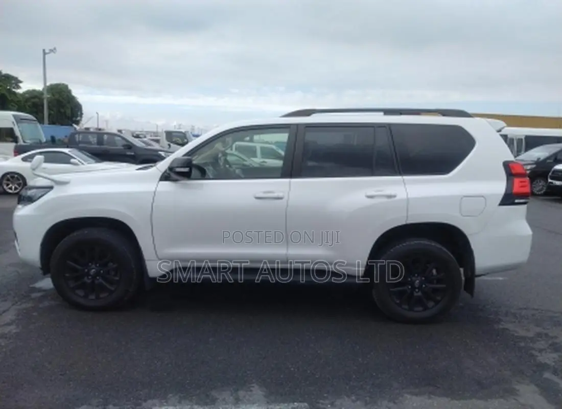 Toyota Land Cruiser Prado 2.8 2022 White