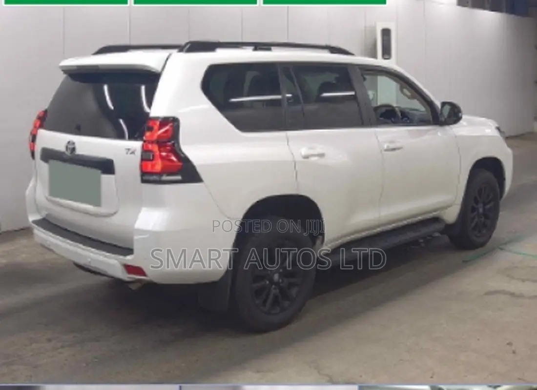 Toyota Land Cruiser Prado 2.8 2022 White