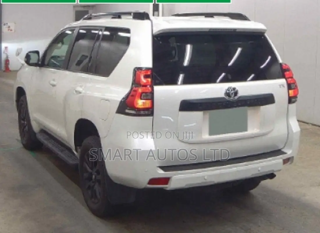 Toyota Land Cruiser Prado 2.8 2022 White