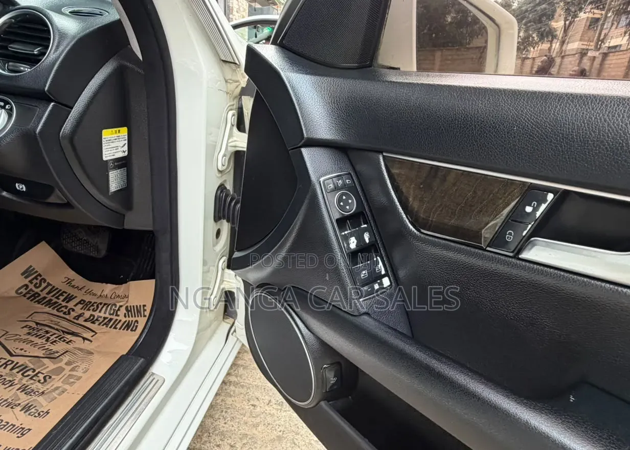 Mercedes-Benz C200 2011 White