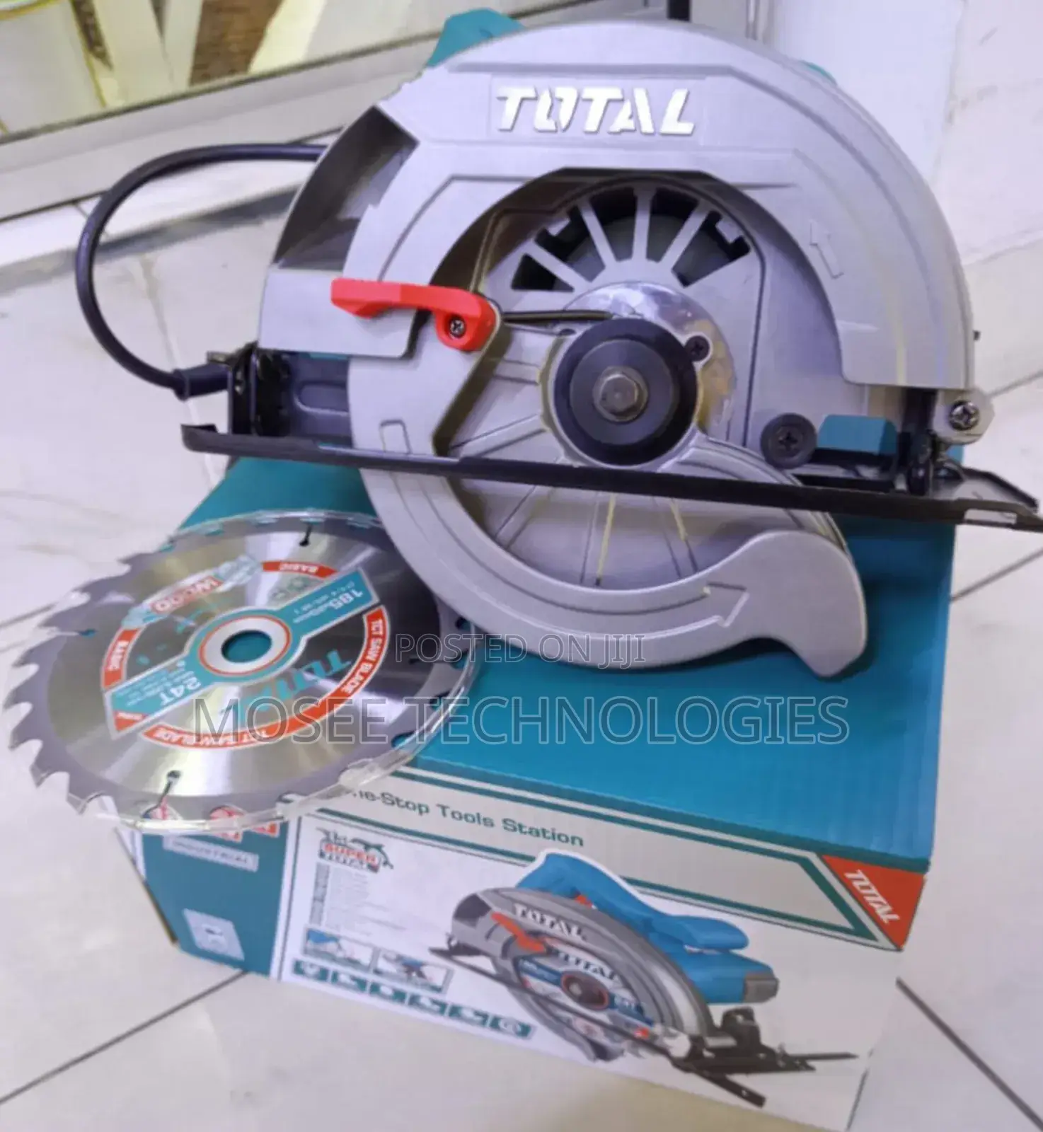 7-Inch Power Circular Saw With Ergonomic Handle