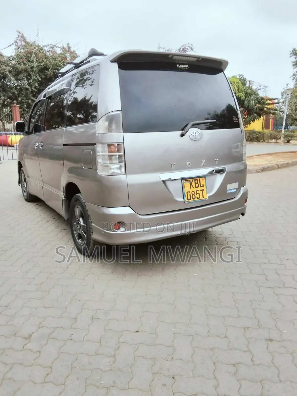 Toyota Voxy 2004 Brown