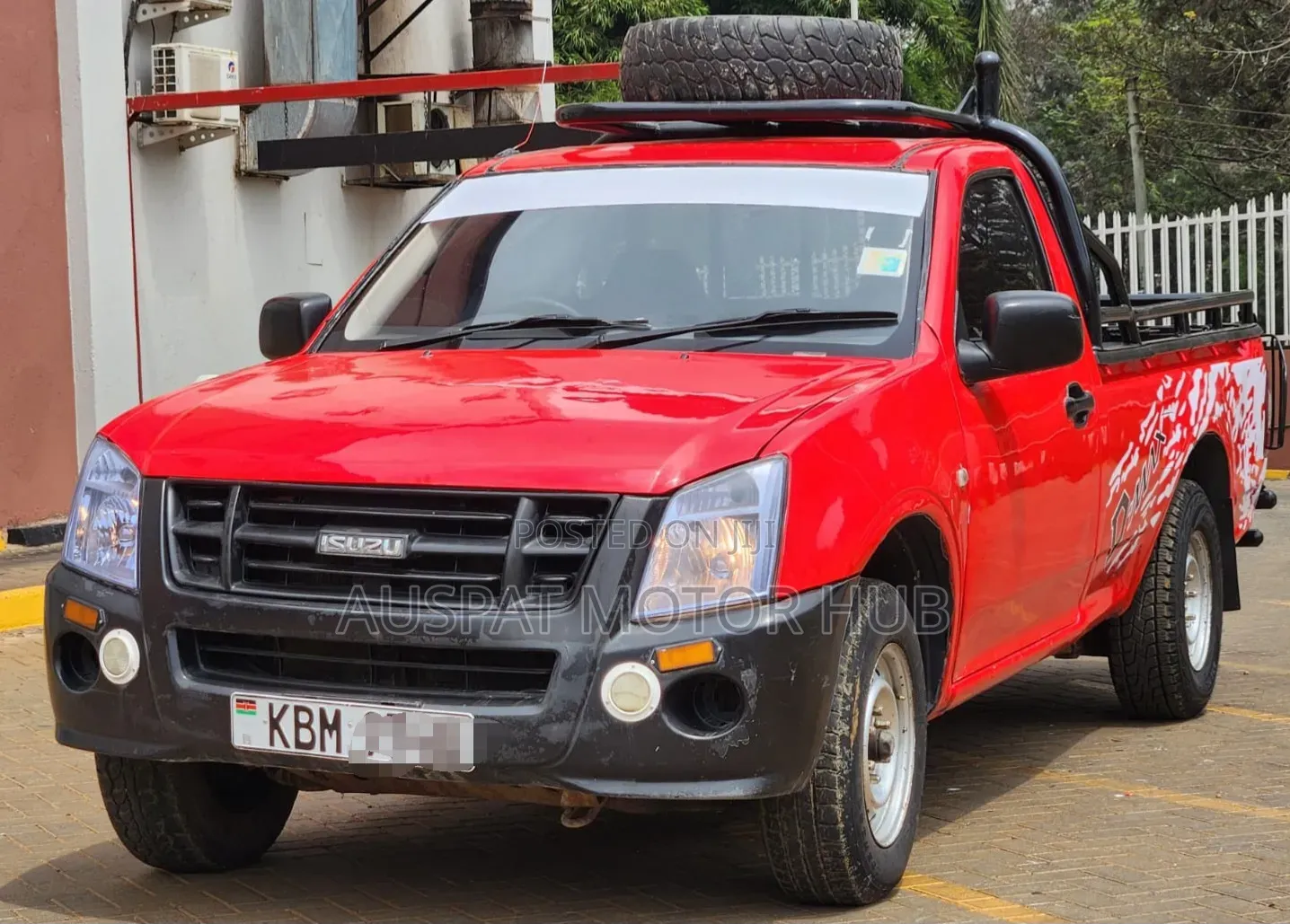 Isuzu D-MAX 2010 Red