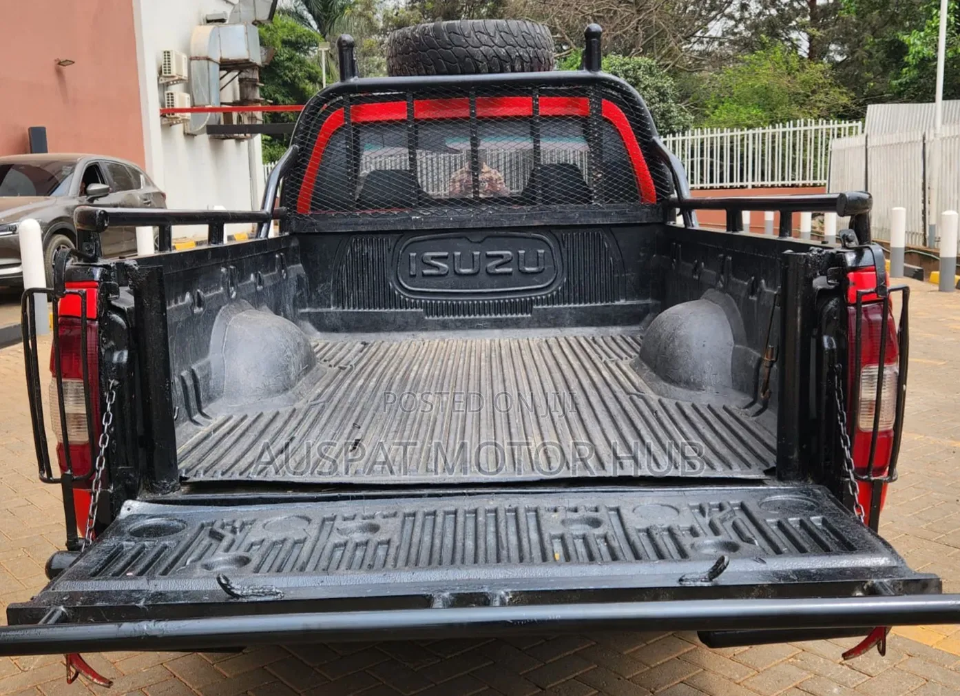 Isuzu D-MAX 2010 Red