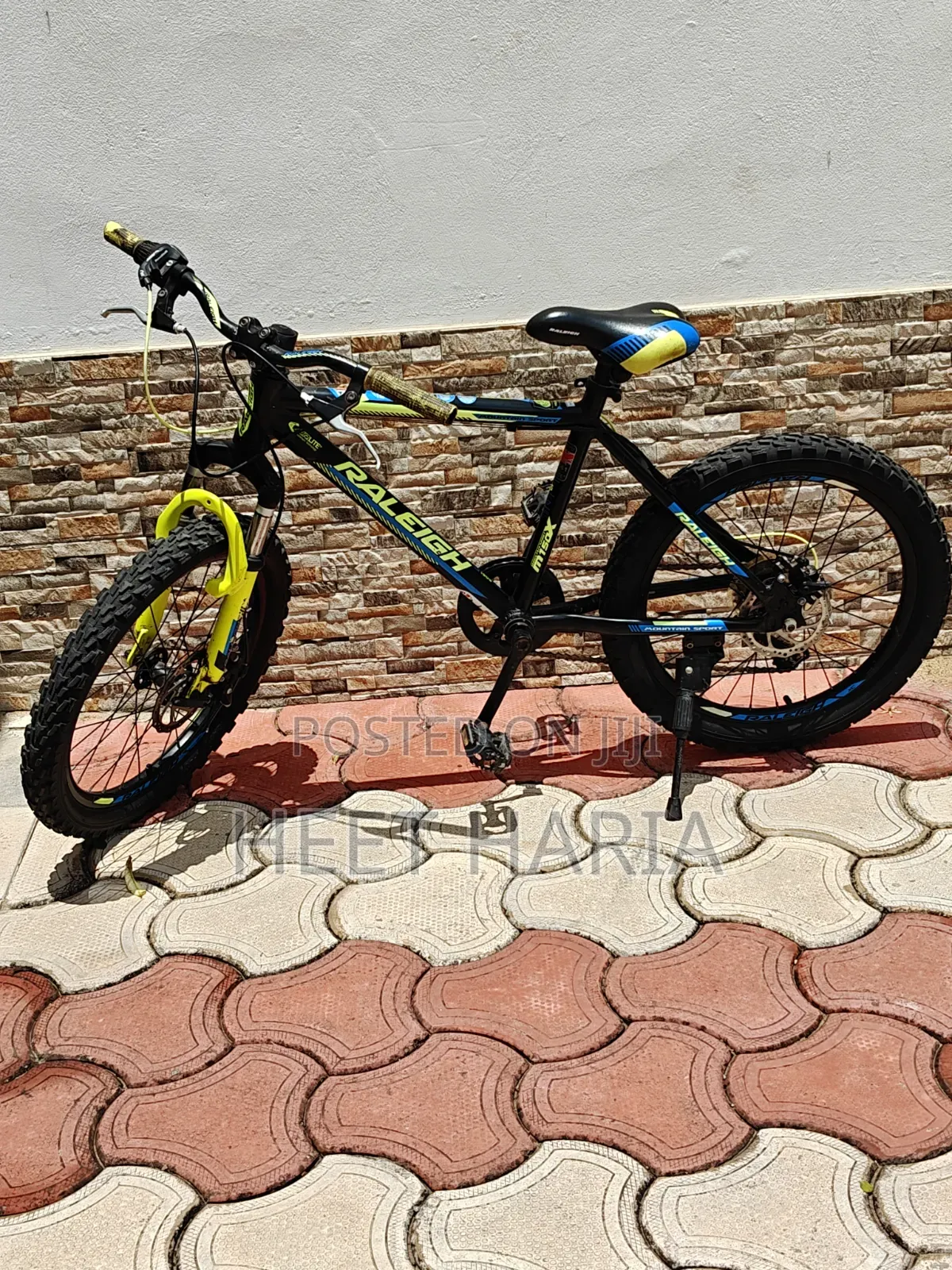 Raleigh Kids Mountain Bike, 24-Inch Wheels, 7-Speed, Front Suspension