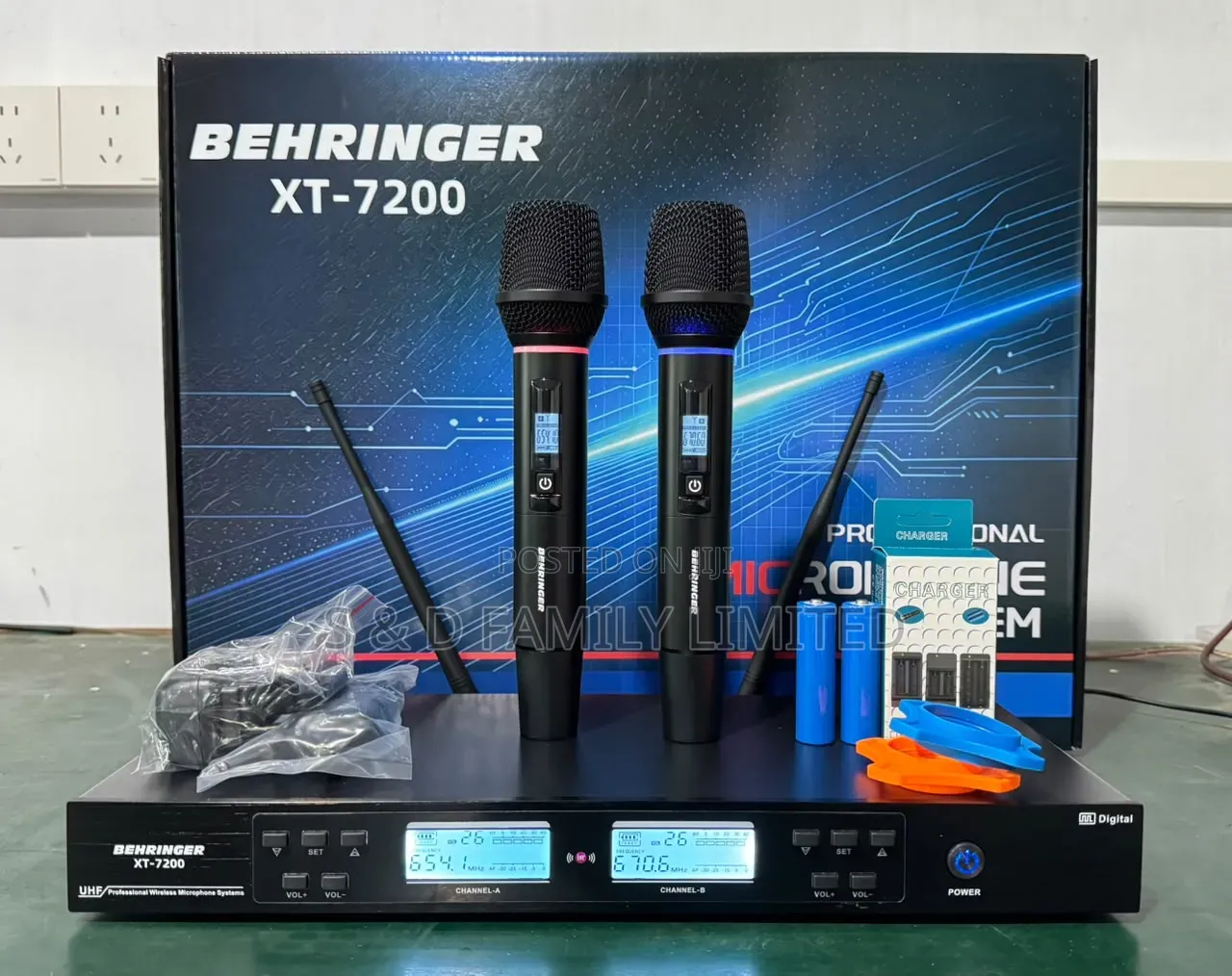 Behringer XT-7200 Wireless Microphone System