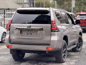 Toyota Land Cruiser Prado 2.8 2021 Gray