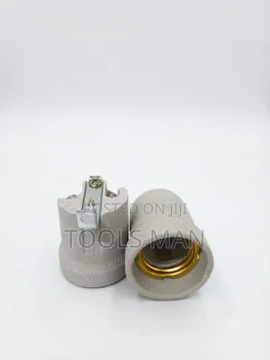 E27 Ceramic Lamp Holder.