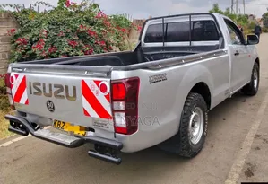 Isuzu D-MAX 2013 Gray
