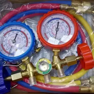 Pressure Testing Aircon Gauge