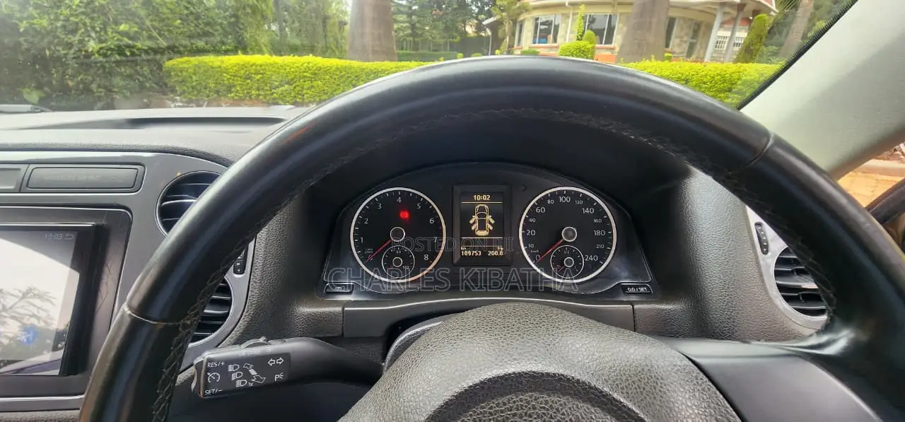 Volkswagen Tiguan 2012 Gold