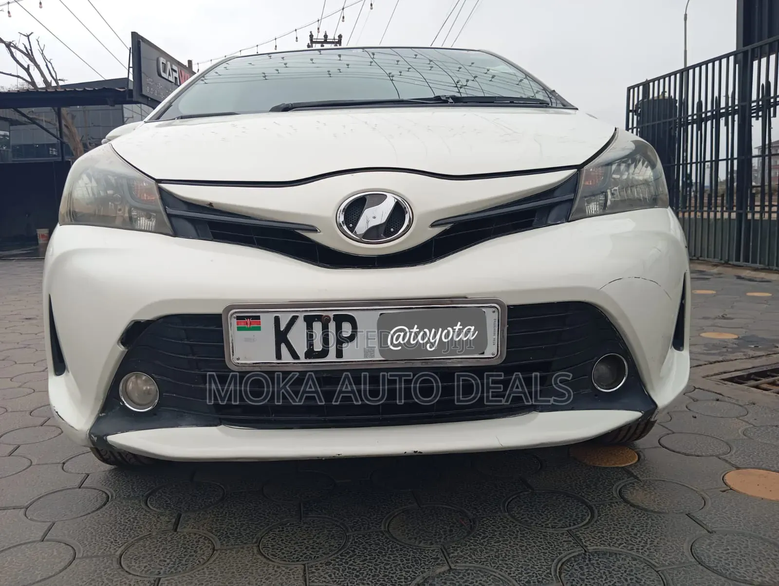 Toyota Vitz 1.0 FWD 5dr 2015 White