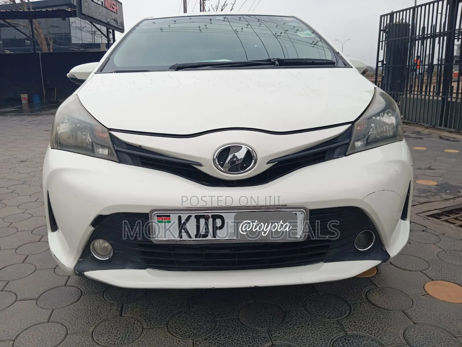 Toyota Vitz 1.0 FWD 5dr 2015 White