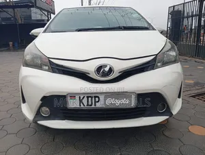 Toyota Vitz 1.0 FWD 5dr 2015 White