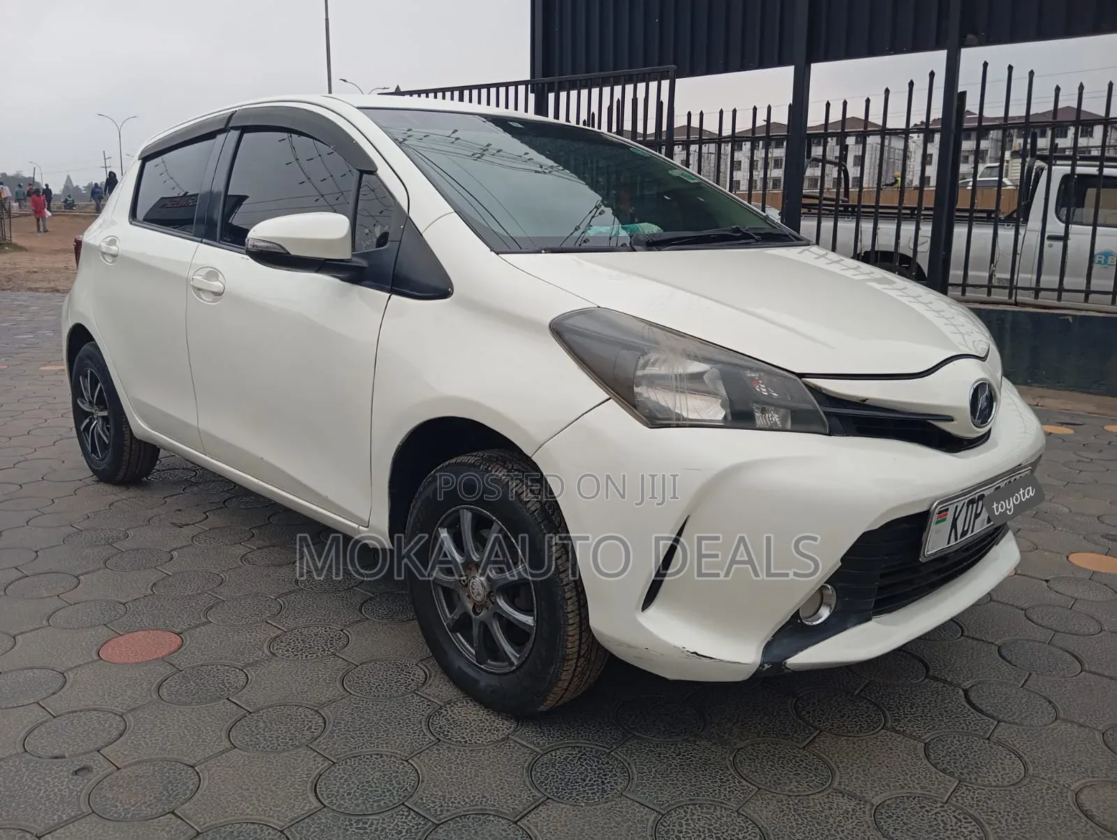 Toyota Vitz 1.0 FWD 5dr 2015 White