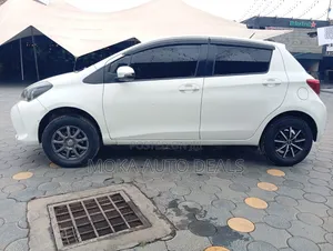 Toyota Vitz 1.0 FWD 5dr 2015 White