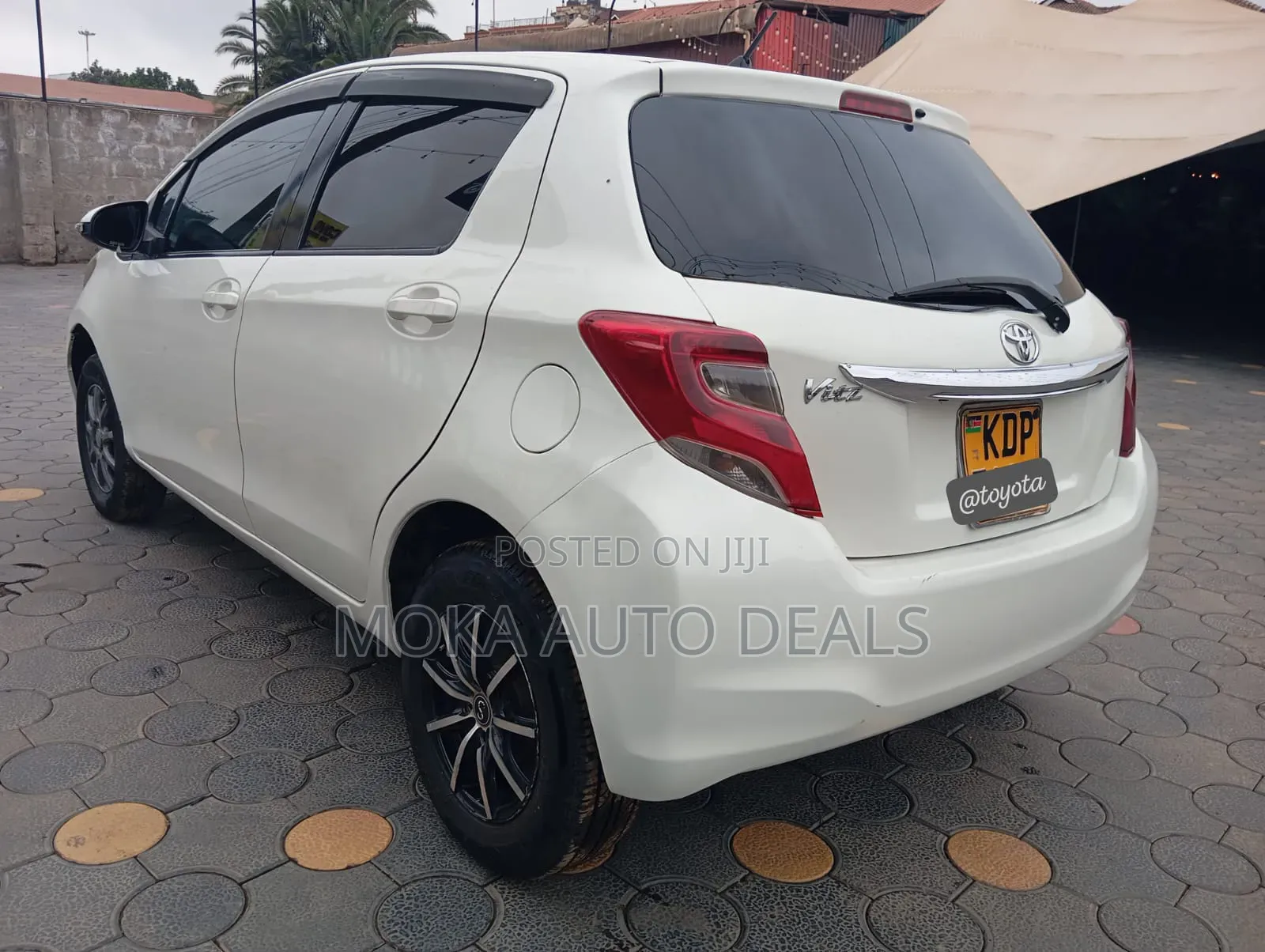 Toyota Vitz 1.0 FWD 5dr 2015 White