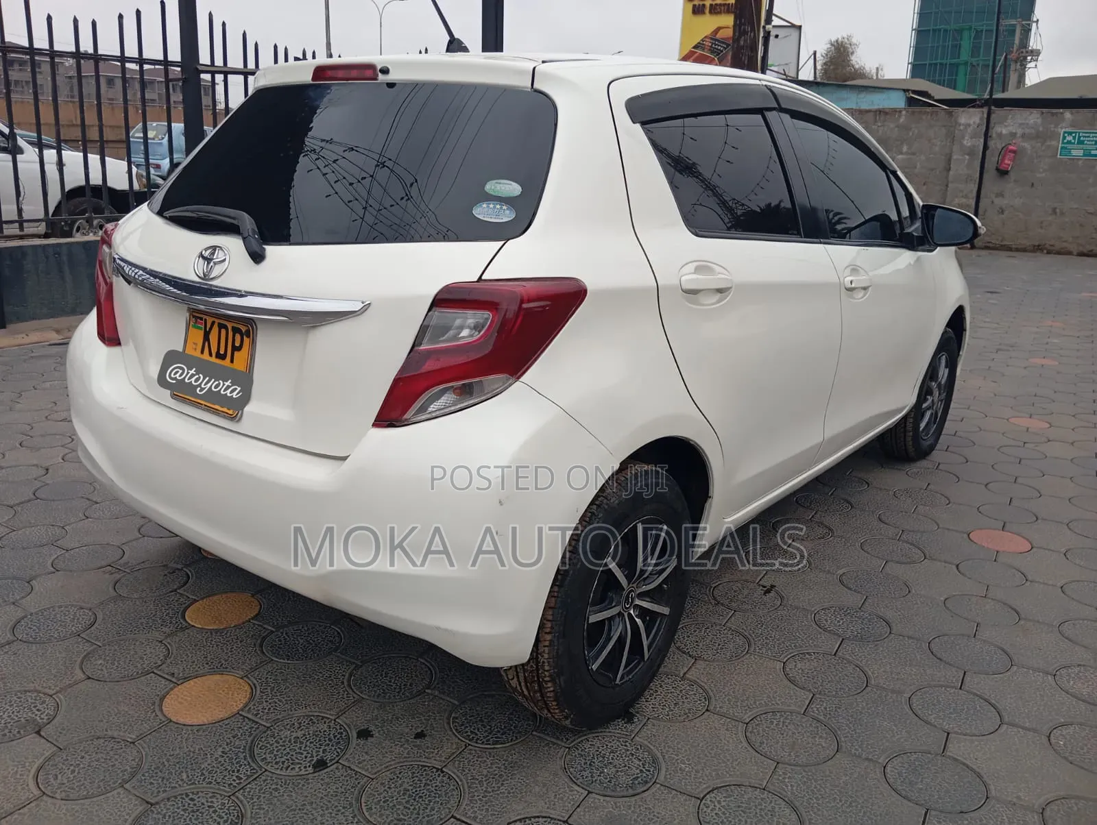 Toyota Vitz 1.0 FWD 5dr 2015 White