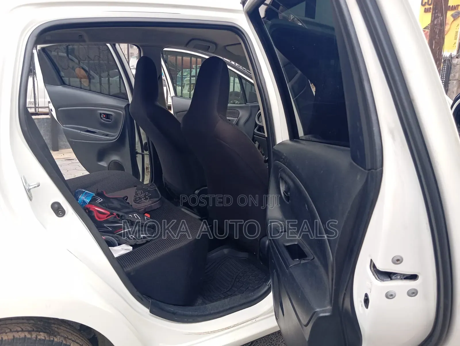 Toyota Vitz 1.0 FWD 5dr 2015 White
