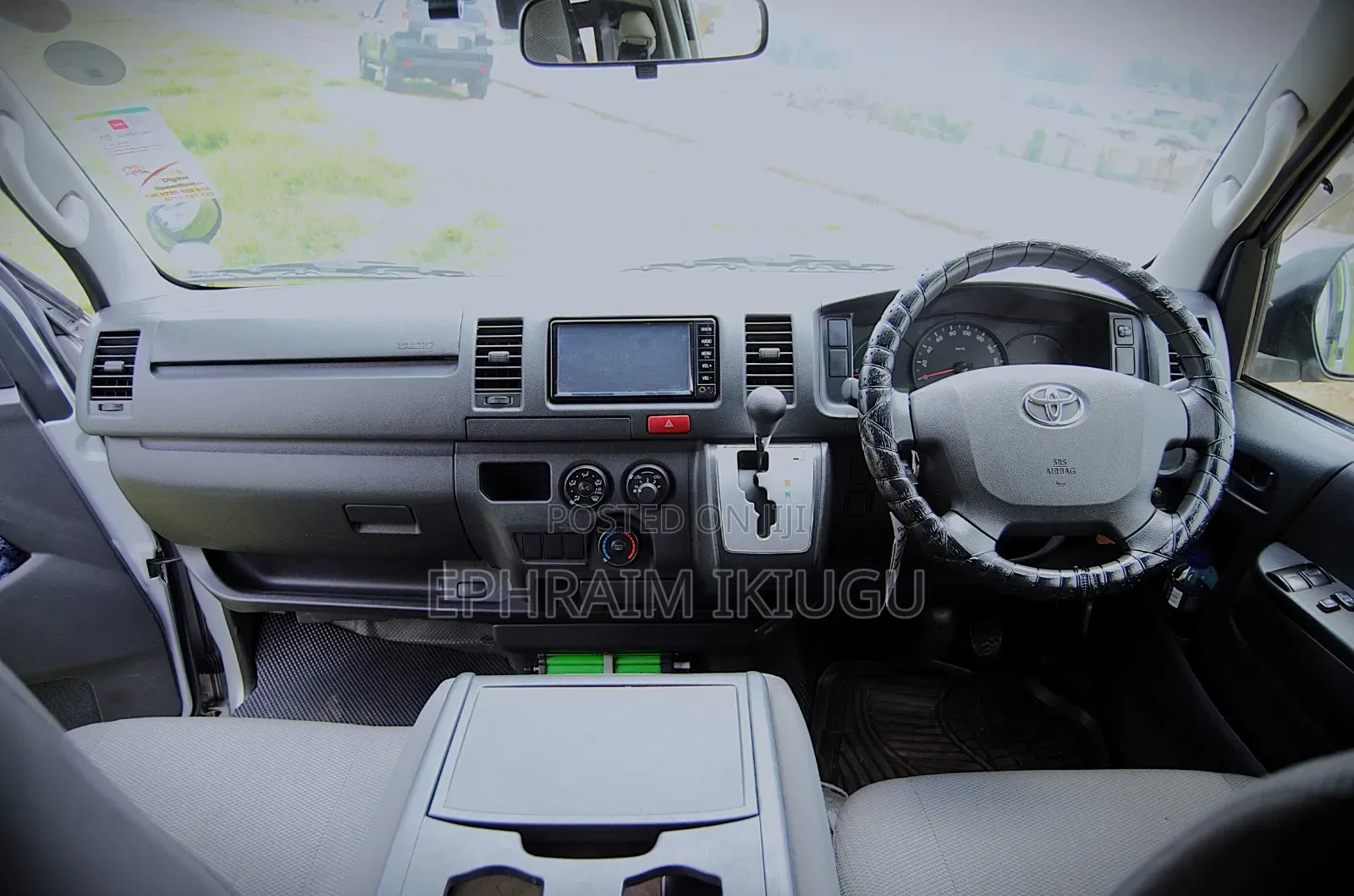 Toyota HiAce 2017 Silver