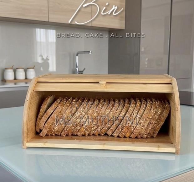 Bamboo Pastry Keeper