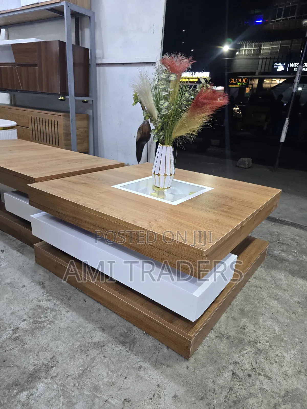 Coffee Table (33sq)