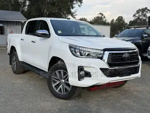 Toyota Hilux Revo Double Cab Deisel 2.4 AWD 2018 White