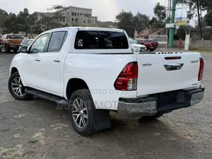 Toyota Hilux Revo Double Cab Deisel 2.4 AWD 2018 White