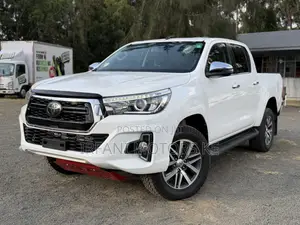 Toyota Hilux Revo Double Cab Deisel 2.4 AWD 2018 White