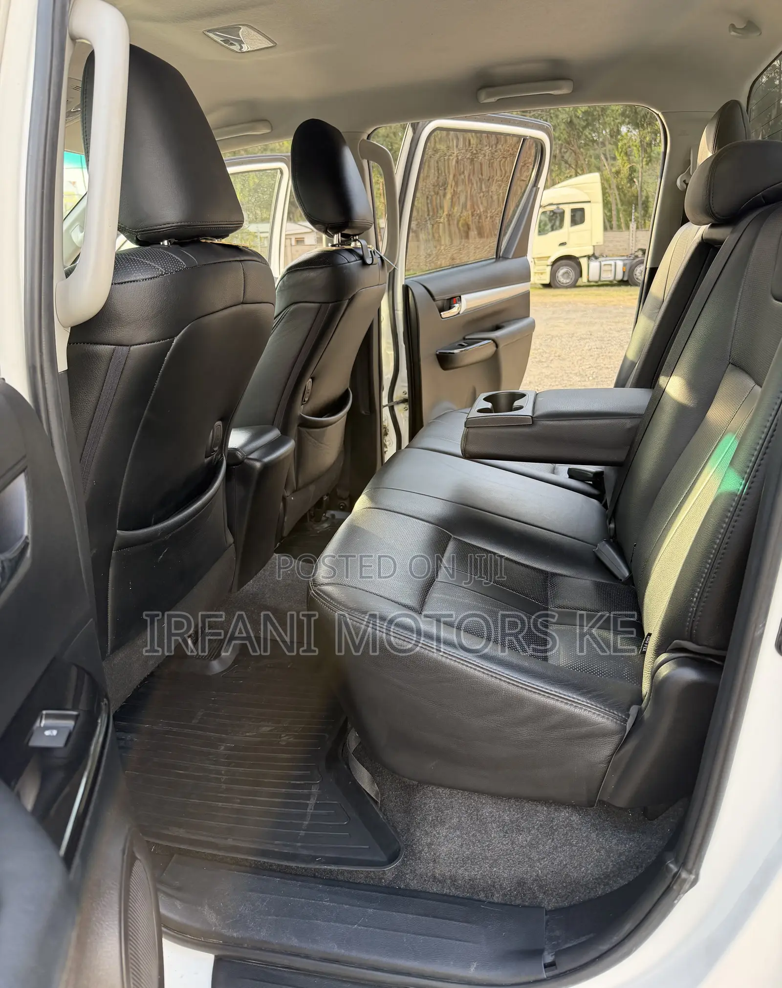 Toyota Hilux Revo Double Cab Deisel 2.4 AWD 2018 White