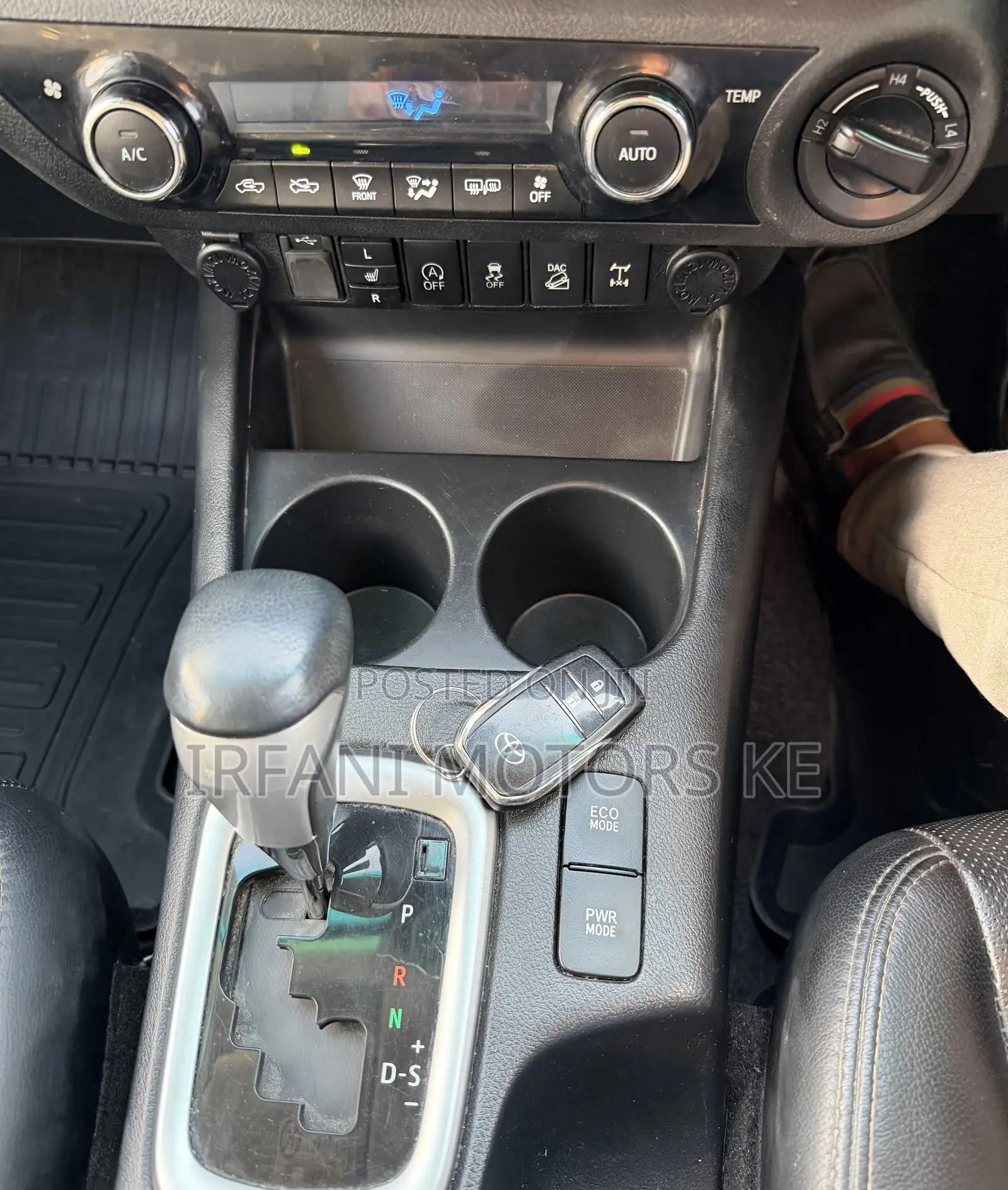 Toyota Hilux Revo Double Cab Deisel 2.4 AWD 2018 White
