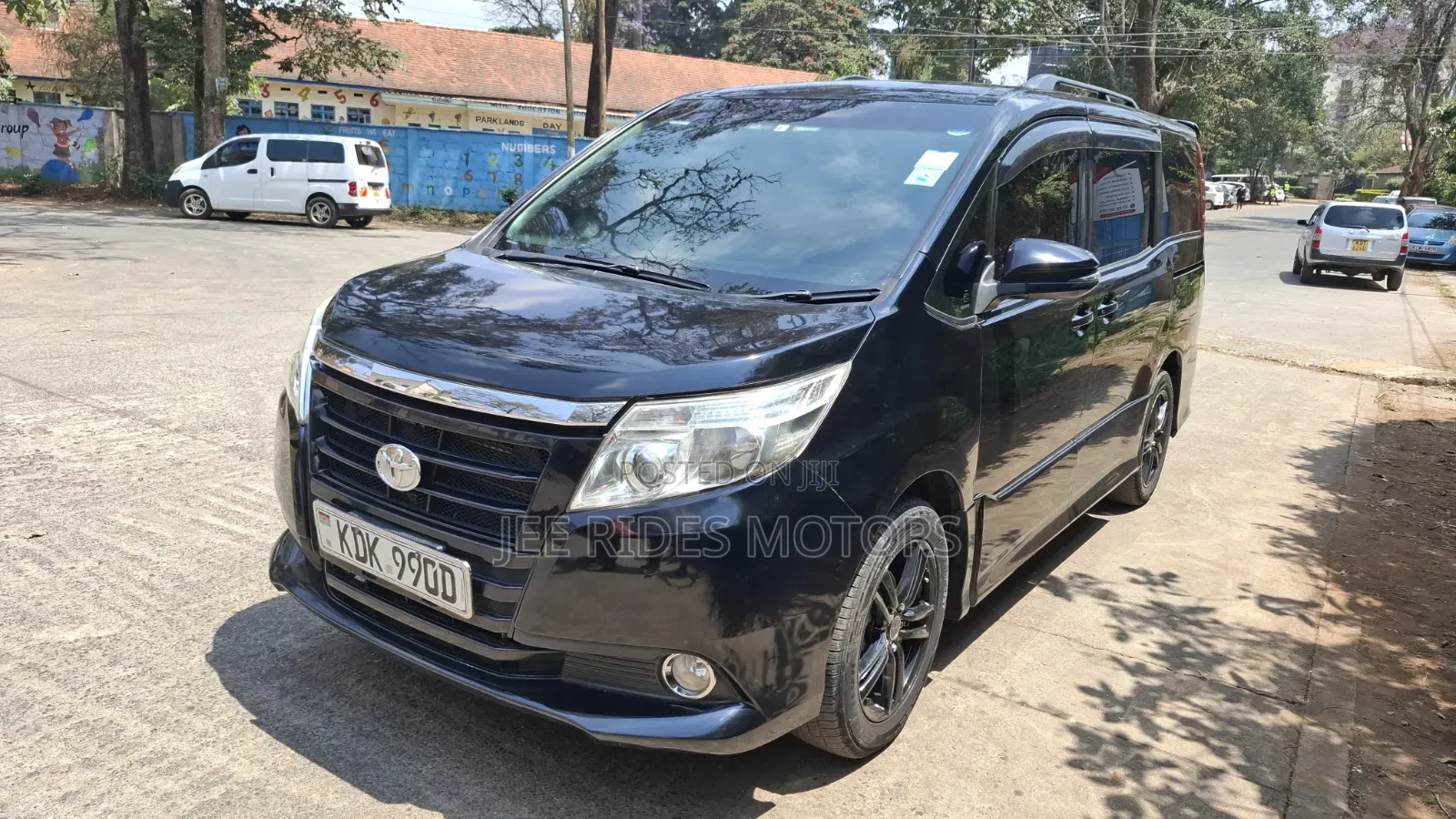 Toyota Noah 2.0 FWD (6 Seater) 2015 Black