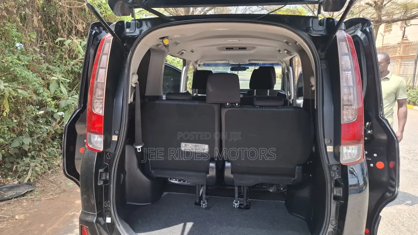 Toyota Noah 2.0 FWD (6 Seater) 2015 Black