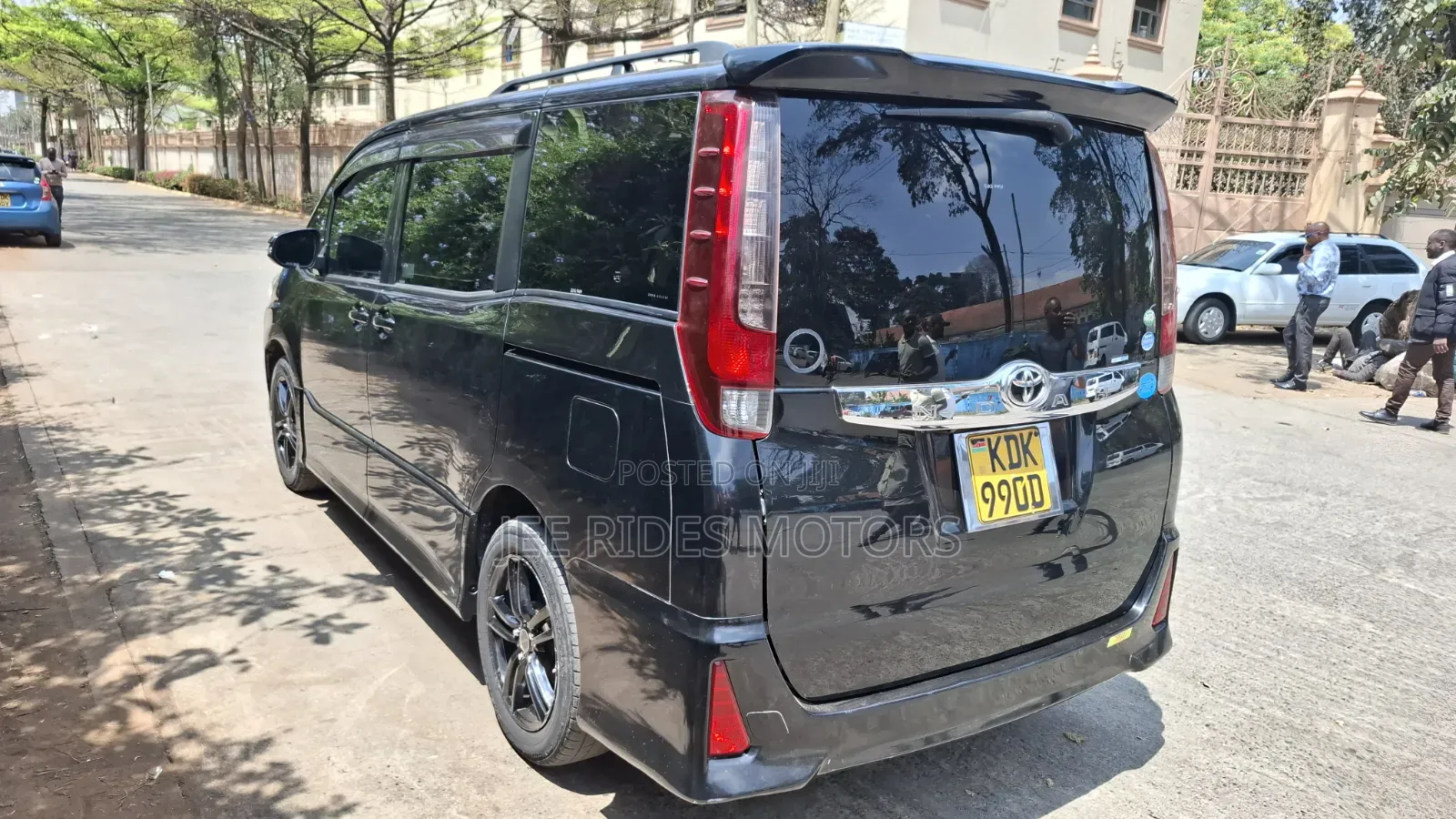Toyota Noah 2.0 FWD (6 Seater) 2015 Black