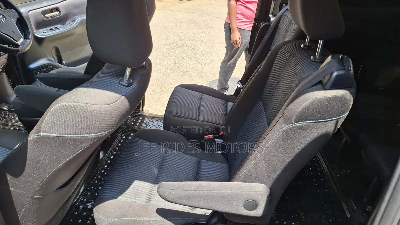 Toyota Noah 2.0 FWD (6 Seater) 2015 Black