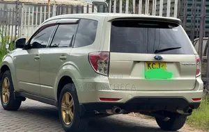 Subaru Forester 2010 Gold