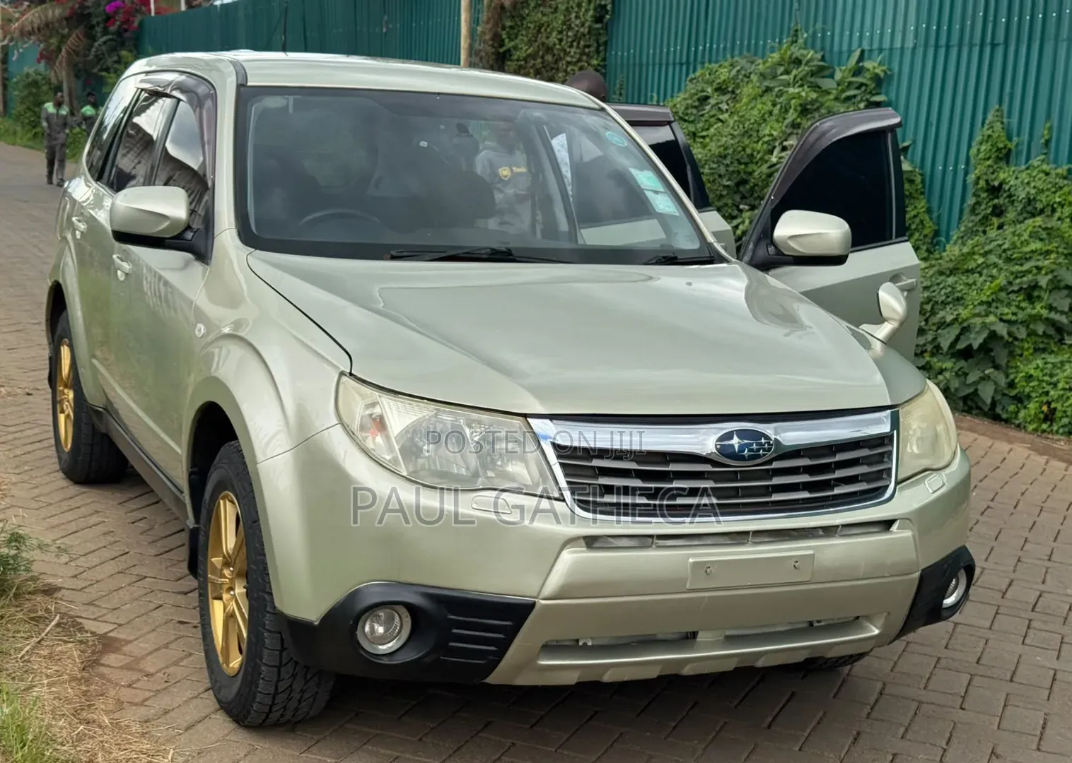 Subaru Forester 2010 Gold
