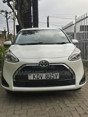 Toyota Sienta 2019 White