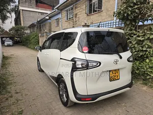 Toyota Sienta 2019 White
