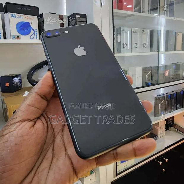 Apple iPhone 8 Plus 64 GB Black