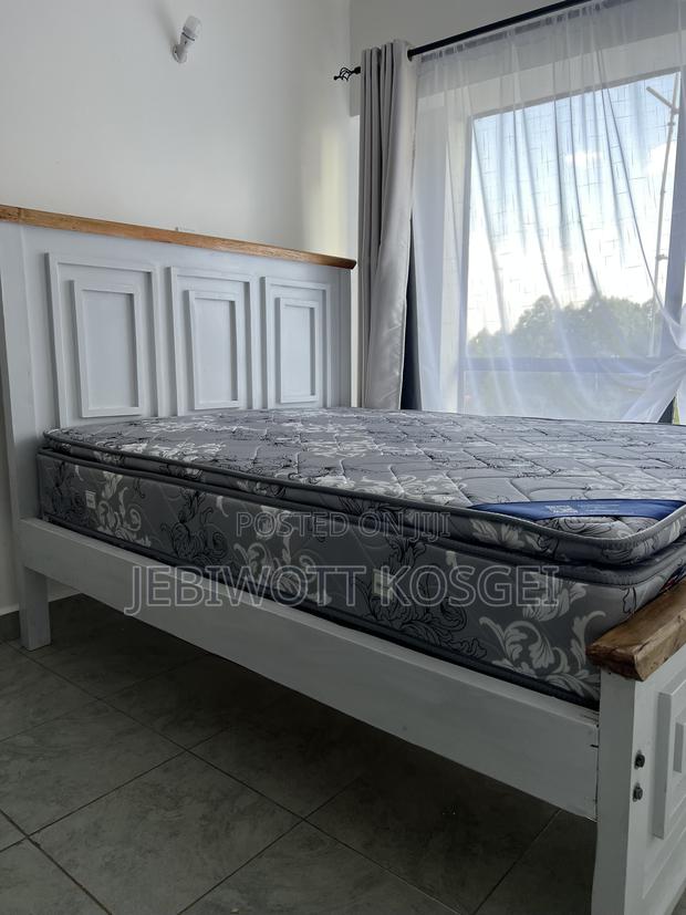 5’6 Panel Bed (Slightly Used) - thumbnail 3