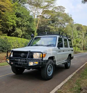 Toyota Land Cruiser 2019 White