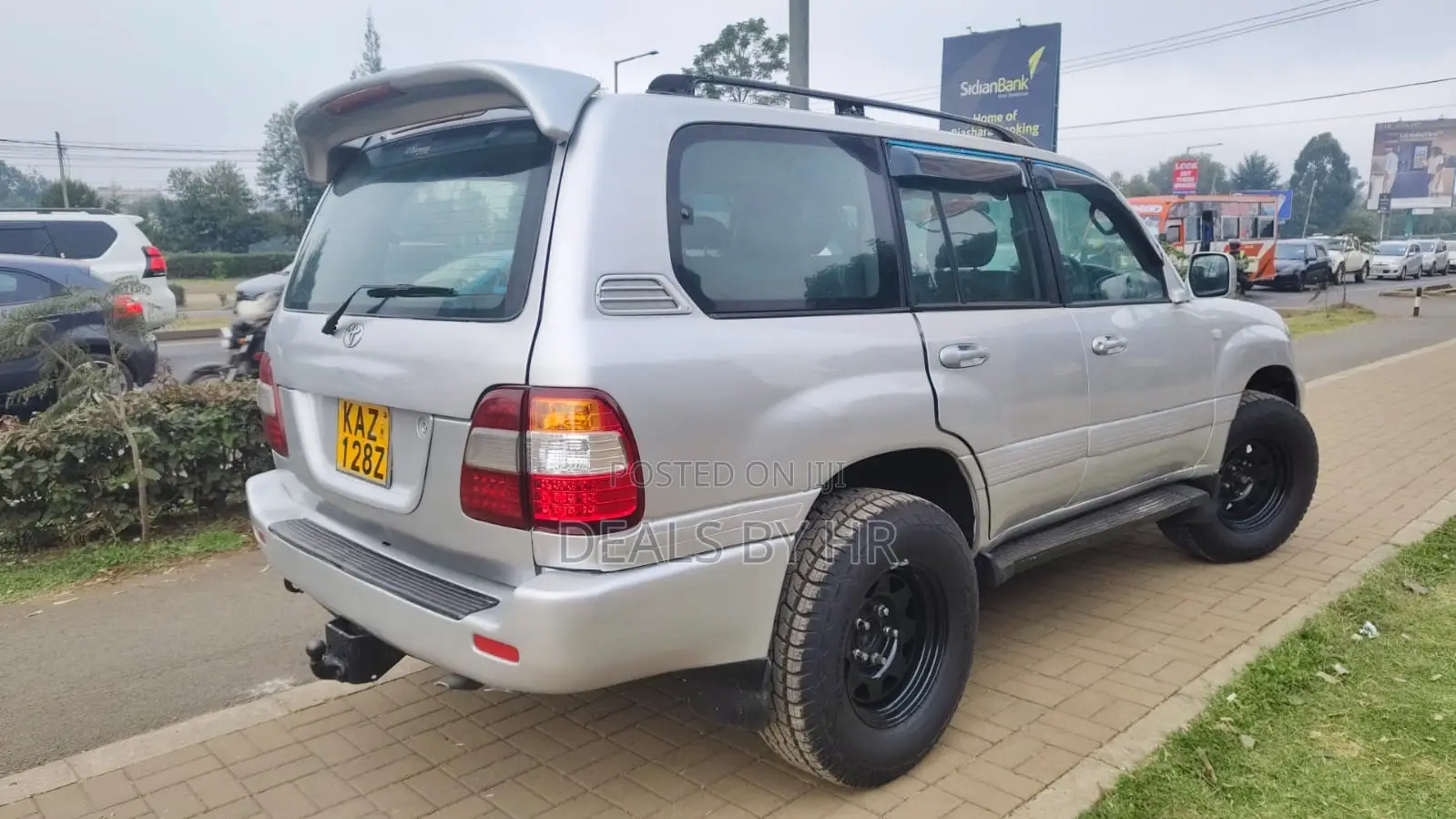 Toyota Land Cruiser 100 4.2 2008 Silver