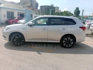 Mitsubishi Outlander 2.4 PHEV AWD 2017 Silver