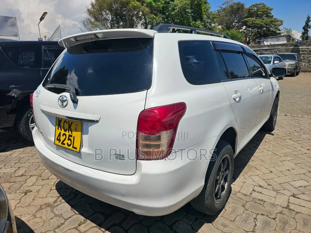 Toyota Corolla Fielder 2010 White